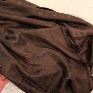 LOUIS VUITTON scarf